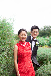 chinese bride and groom outside in Toronto Botanical Gardens